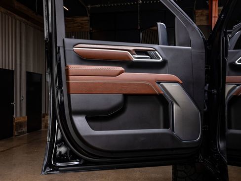 Used 2025 GMC Sierra 2500 Denali Ultimate image 36