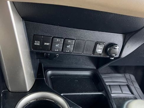 Used 2015 Toyota RAV4 Limited image 35