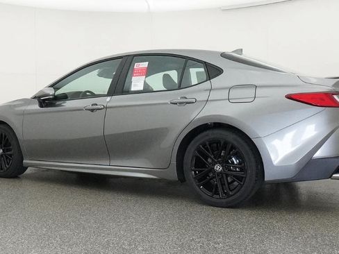 Used 2026 Toyota Camry SE FWD image 43