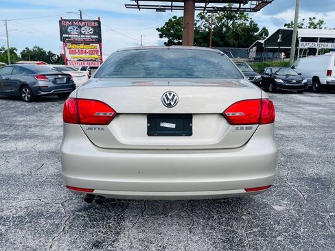 Used 2013 Volkswagen Jetta SE FWD image 6
