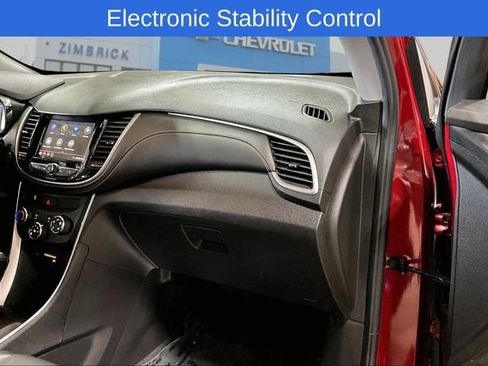 Used 2020 Chevrolet Trax LT w/ LT Convenience Package AWD/4WD image 25