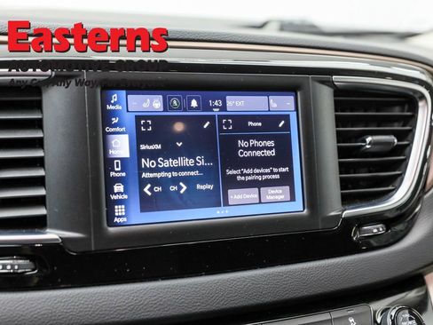 Used 2023 Chrysler Voyager LX image 19