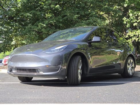 Used 2024 Tesla Model Y Long Range AWD/4WD image 19