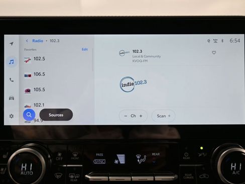 Used 2025 Toyota Highlander Platinum image 21