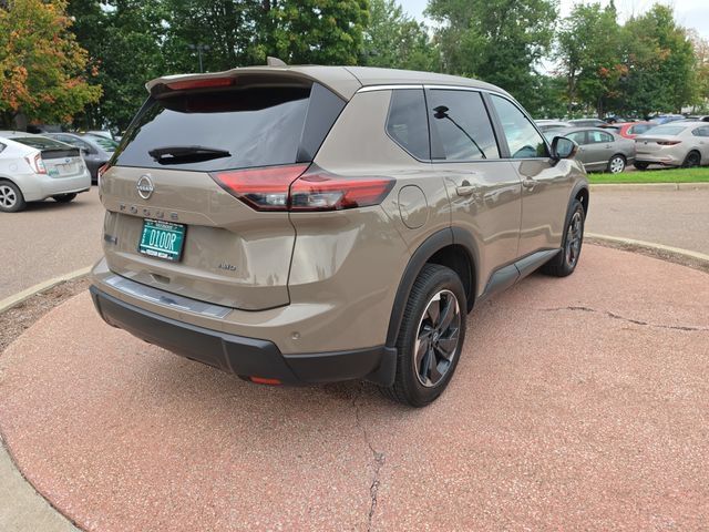 Used 2025 Nissan Rogue SV AWD/4WD image 5