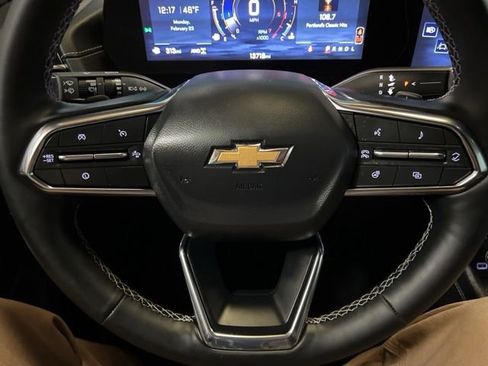 Used 2025 Chevrolet Traverse LT w/ Sun and Wheel Package image 35