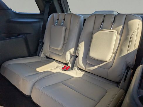 Used 2018 Ford Explorer XLT w/ Equipment Group 202A image 14