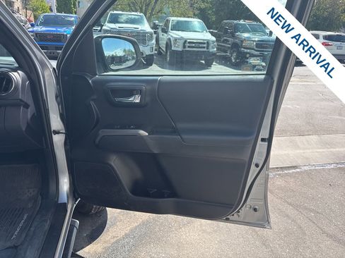 Used 2020 Toyota Tacoma TRD Off-Road w/ Technology Package RWD image 10