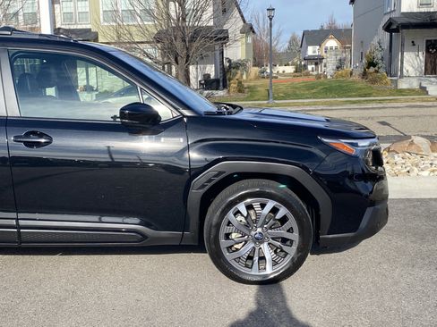 Used 2025 Subaru Forester Touring image 9