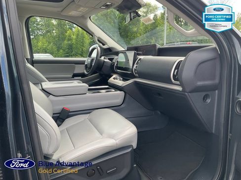 Used 2025 Ford Expedition Active AWD/4WD image 19