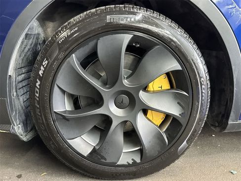 Used 2022 Tesla Model Y Long Range image 11