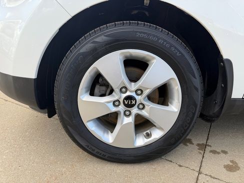 Used 2019 Kia Soul image 31