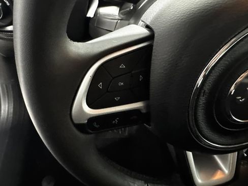 Used 2023 Jeep Renegade Altitude AWD/4WD image 6