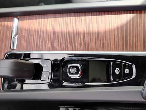 New 2026 Volvo V60 B5 Cross Country Plus w/ Protection Package Premier image 24