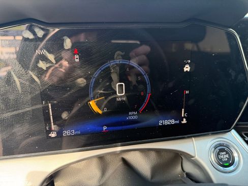 Used 2025 Chevrolet Trax LT image 38