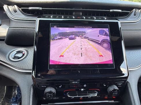 Certified 2025 Jeep Grand Cherokee Altitude AWD/4WD image 34