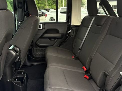 Used 2023 Jeep Wrangler Unlimited Sahara AWD/4WD image 24