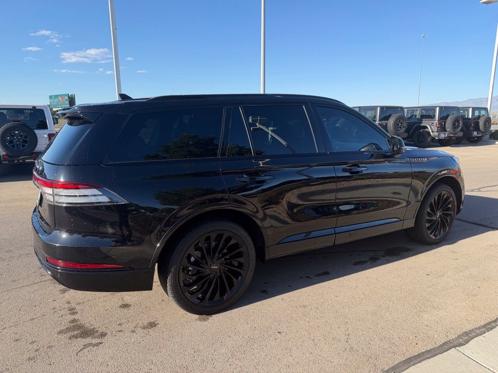 Used 2023 Lincoln Aviator Reserve w/ Equipment Group 201A AWD/4WD image 4