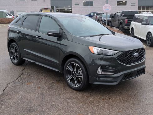 Used 2023 Ford Edge ST image 2