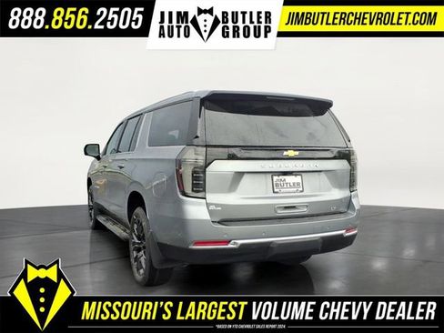 New 2026 Chevrolet Suburban LT image 2