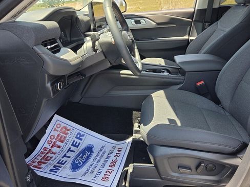 Used 2025 Ford Explorer Active RWD image 5