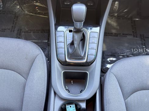 Used 2020 Hyundai Ioniq SE image 43