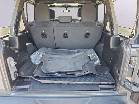 Used 2022 Jeep Wrangler Unlimited Sport image 27