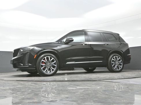 Certified 2025 Cadillac XT6 Sport w/ Platinum Package AWD/4WD image 23