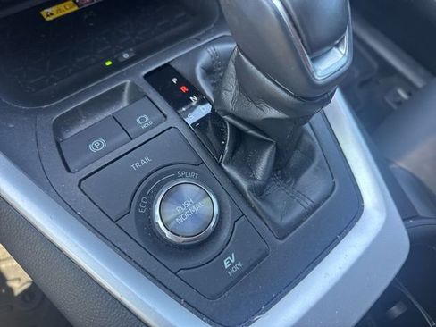 Used 2023 Toyota RAV4 XSE AWD/4WD image 16