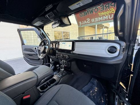 Used 2024 Jeep Wrangler Unlimited Sahara AWD/4WD image 28
