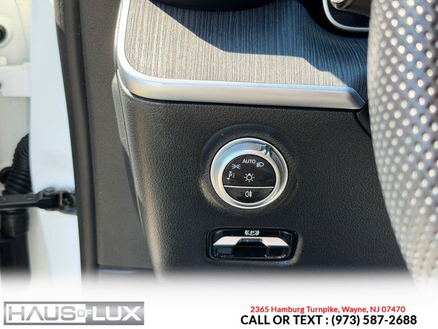 Used 2022 Mercedes-Benz C 300 4MATIC Sedan image 33