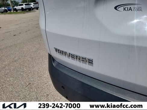 Used 2021 Chevrolet Traverse LT FWD image 10
