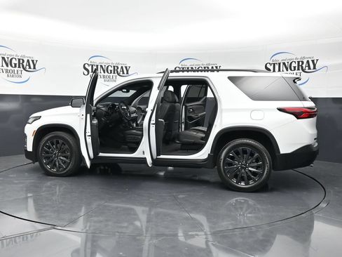 Used 2023 Chevrolet Traverse RS FWD image 40