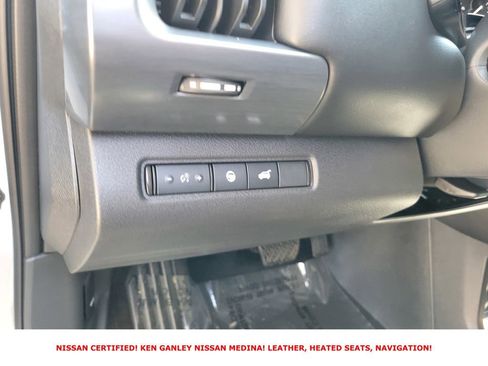 Certified 2025 Nissan Pathfinder SL image 34