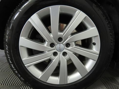 Used 2023 Land Rover Range Rover Long Wheelbase SE image 32