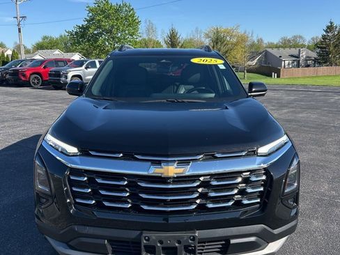 Used 2025 Chevrolet Equinox LT w/ Convenience Package II image 2
