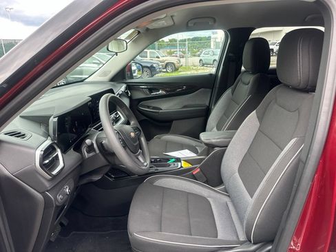 Used 2025 Chevrolet TrailBlazer LT AWD/4WD image 12