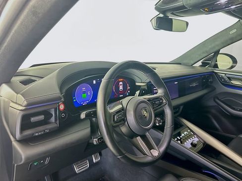 Used 2024 Porsche Macan Turbo Electric AWD/4WD image 9