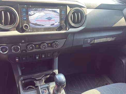 Used 2019 Toyota Tacoma TRD Off-Road image 13