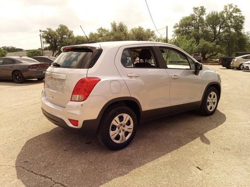 Used 2018 Chevrolet Trax LS image 5