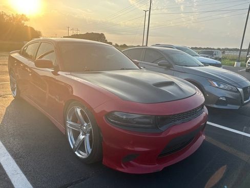 Used 2016 Dodge Charger R/T Scat Pack w/ Technology Group RWD image 3