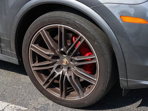 Used 2017 Porsche Cayenne GTS AWD/4WD image 5