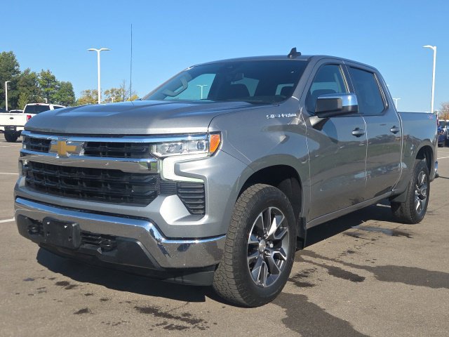 Used 2024 Chevrolet Silverado 1500 LT AWD/4WD image 2
