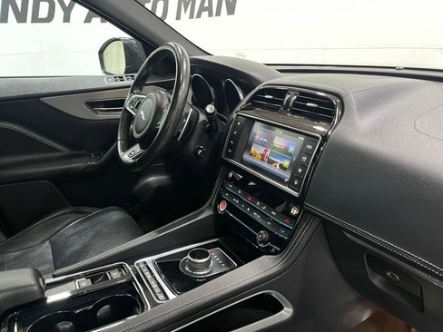 Used 2018 Jaguar F-PACE S image 15