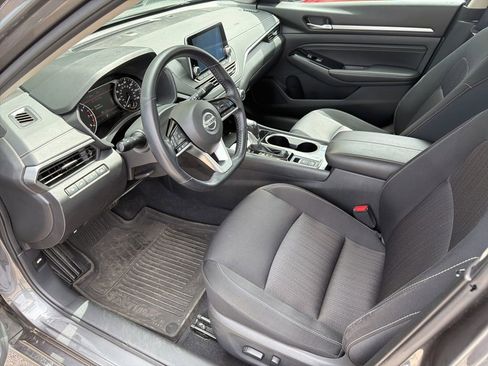 Certified 2021 Nissan Altima 2.5 SV w/ SV Premium Package FWD image 3