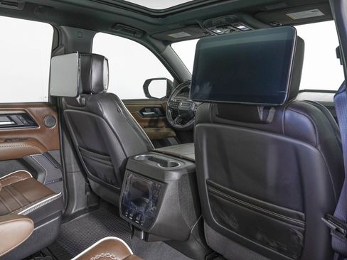 Used 2026 GMC Yukon XL Denali Ultimate image 12