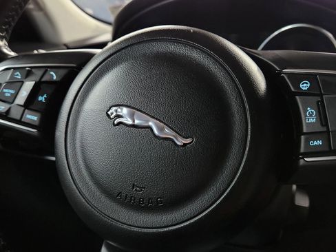 Used 2017 Jaguar F-PACE Premium image 25