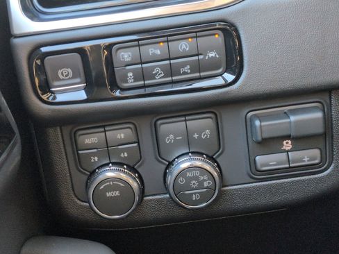 New 2026 GMC Yukon Elevation image 17