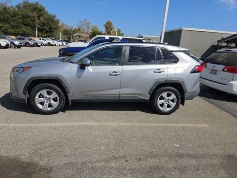 Used 2019 Toyota RAV4 XLE w/ Carpet Mat Package AWD/4WD image 2