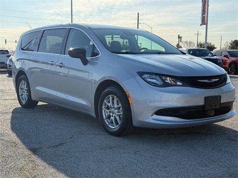 Used 2024 Chrysler Voyager LX image 8